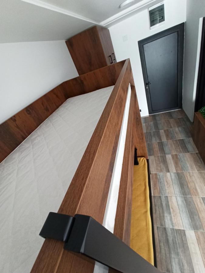 Lastin Put Apartment Divcibare