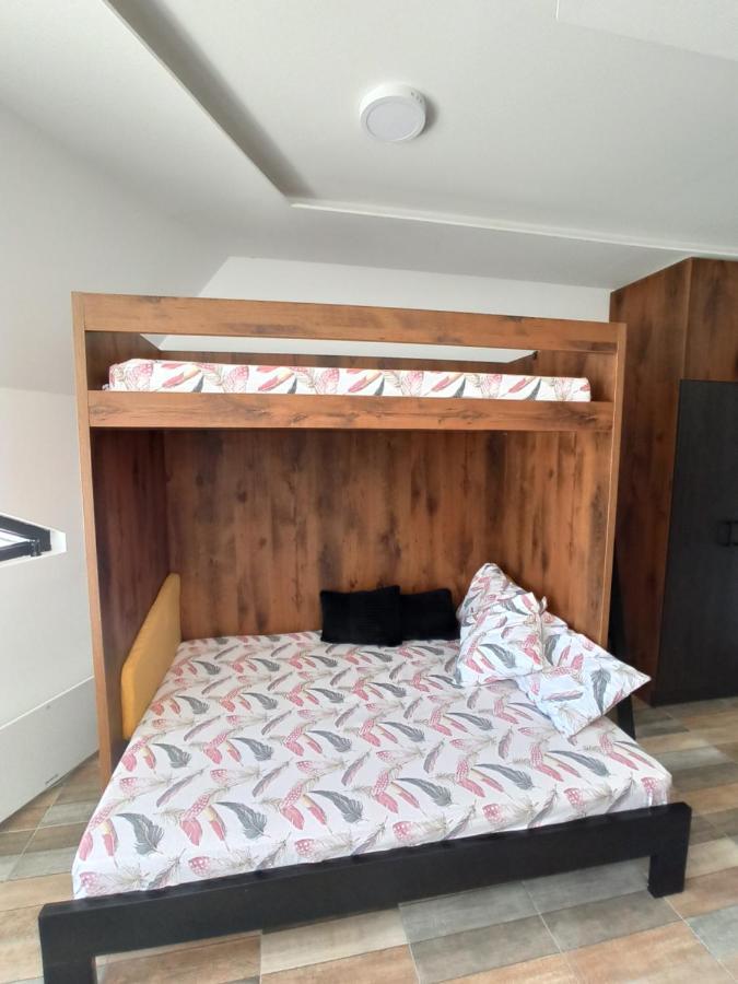 Lastin Put Apartment Divcibare